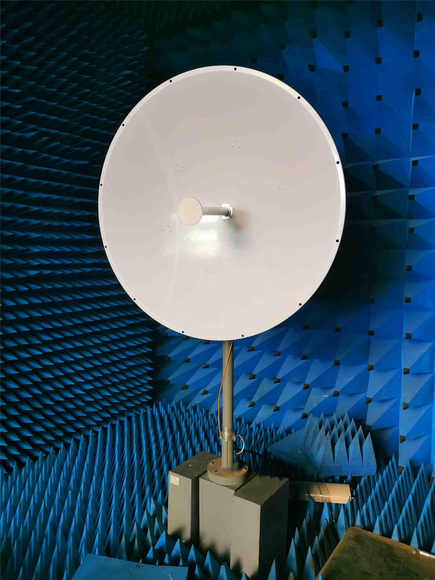 7GHz microwave paraboloid antenna.jpg